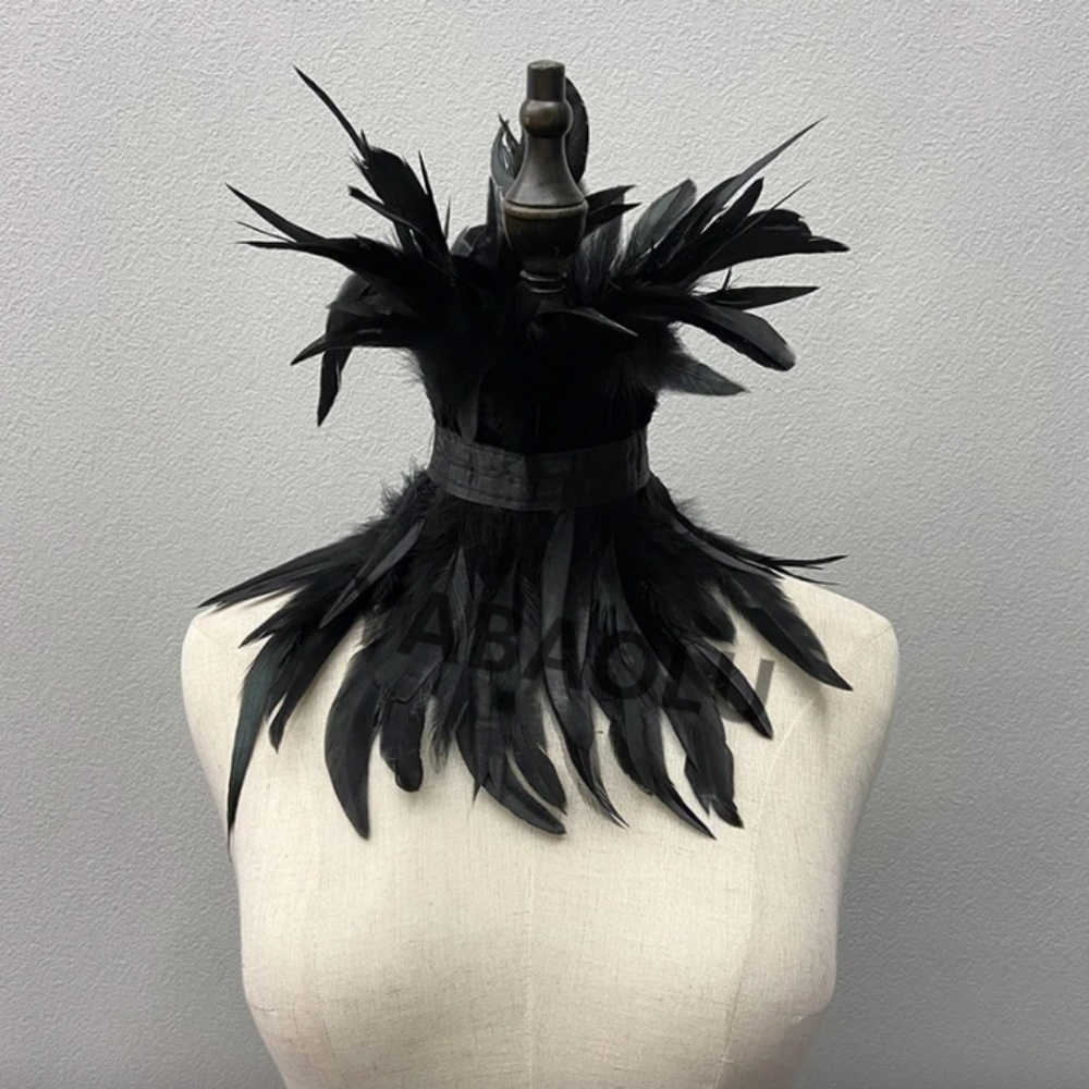 Feathered choker collar BNIP